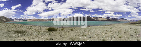 Pangon See in Ladakh, Indien - Panorama Stockfoto