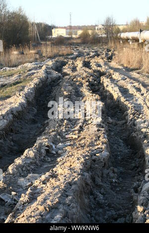 Track im Dreck 4 x 4 cross im freien extremen Hintergrund Stockfoto