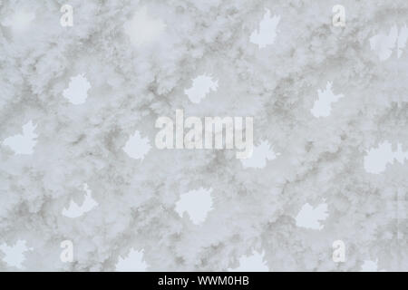 Schnee aufgetürmt auf der Drähte mit einem Maschendrahtzaun Stockfoto