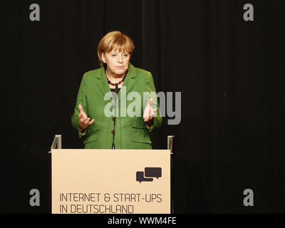 Bundeskanzlerin Angela Merkel hält an der Rezeption Internet & Start-ups Stockfoto