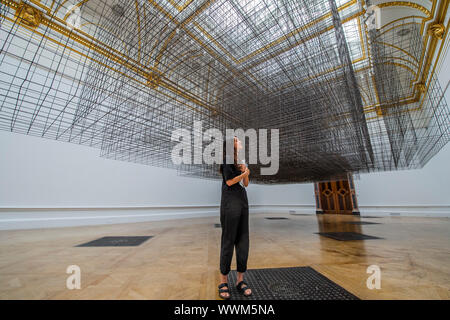 London, Großbritannien. 16 Sep, 2019. Matrix, 2019 - Der britische Bildhauer Antony Gormley neue Ausstellung in der Königlichen Akademie der Künste Es ist seine wichtigste Solo Show in Großbritannien seit über einem Jahrzehnt, in dem sowohl bestehende als auch speziell Nachrichten arbeitet, von Zeichnungen und Skulpturen in erfahrungsbasiertes Umgebungen. Es wird an der Ra von 21. September bis 3. Dezember 2019. Credit: Guy Bell/Alamy leben Nachrichten Stockfoto