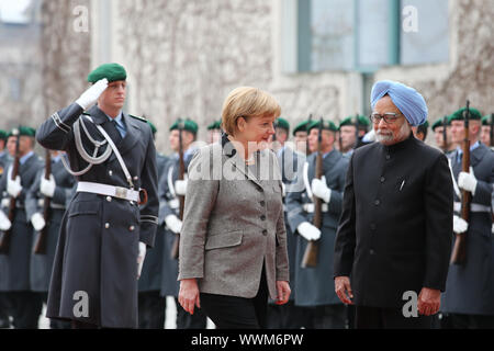 Indische PM Singh begrüßt mit militärischen Ehren. Stockfoto