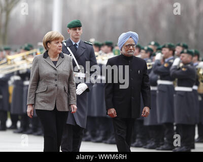 Indische PM Singh begrüßt mit militärischen Ehren. Stockfoto