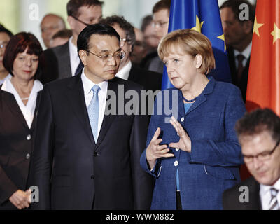 Deutschland und China unterzeichnet 17 Wirtschaftswissenschaften Vereinbarungen Stockfoto