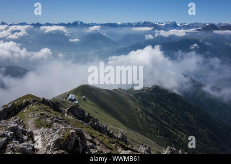 Blick von einem Berg in Tirol Stockfoto