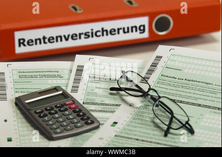 Rentenversicherung und Steuererklärung Stockfoto