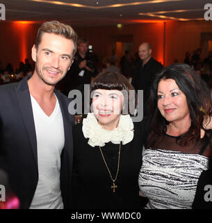 Florian Silbereisen mit Mireille Mathieu und Helga Silbereisen (Mutter von Florian Silbereisen) Stockfoto