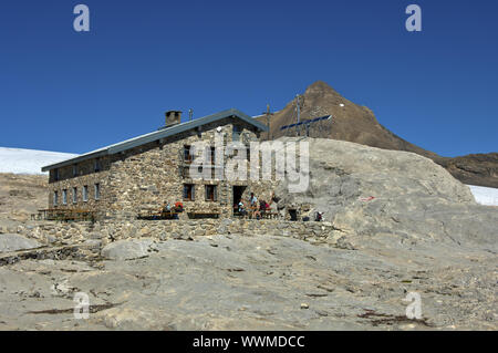 Cabane de Prarochet Hütte vor dem Oldenhorn Stockfoto