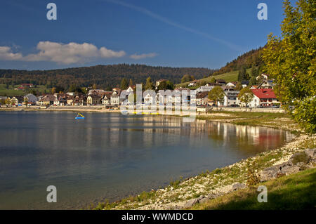 Herbsttatg am Lac de Joux im Vallée de Joux bei Le Pont Stockfoto