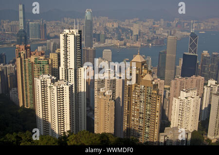 Hochhaus Meer im Central District und den Victoria Harbour in den Distrikt Kowloon Stockfoto