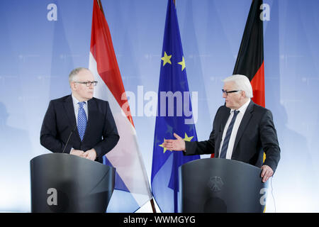 Steinmeier trifft Timmermans in Berlin. Stockfoto