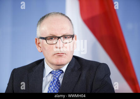 Steinmeier trifft Timmermans in Berlin. Stockfoto