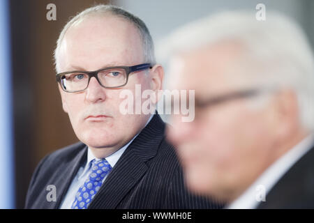 Steinmeier trifft Timmermans in Berlin. Stockfoto