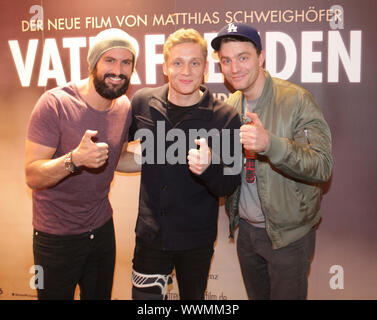 Matthias Schweighöfer, Tom Beck, Friedrich Mücke bei Premiere von Vaterfeuden 6.2.14 in Magdeburg. Stockfoto