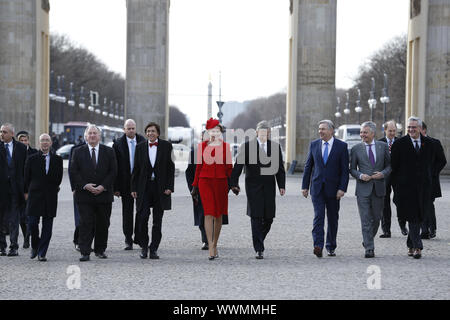 König Philippe und Königin Mathilde von Belgien am Brandenburger Tor in Berlin. Stockfoto