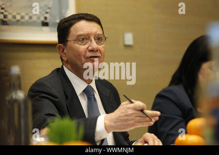 Drücken Sie die Taste Talk mit Taleb D. Rifai, Generalsekretär der World Tourism Organization (UNWTO). Stockfoto