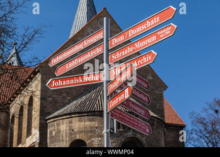 Touristische Leitsystem in Halberstadt Stockfoto