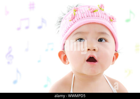 Kleinen Topf asiatische Mädchen gerne singen Stockfoto