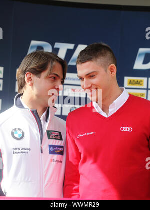DTM-Rennfahrer Augusto Farfus (BMW), Edoardo Mortara (Audi) Pressekonferenz DTM 2014 in Braunschweig. Stockfoto
