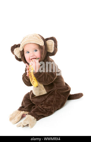 Baby Affen Kostüm mit Banane Stockfoto