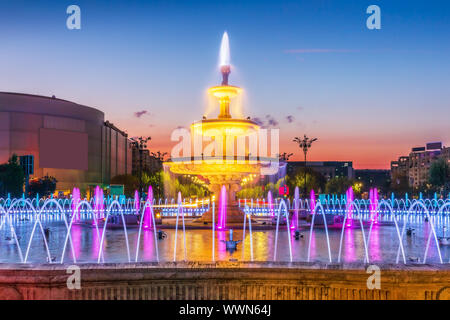 Bukarest, Rumänien. Springbrunnen am Unirii Square. Stockfoto