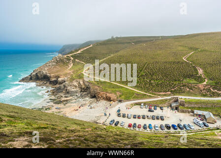 Atemberaubende Küstenlandschaft an der Kapelle Porth auf der hl. Agnes Heritage Coast in Cornwall, England, Großbritannien. Stockfoto