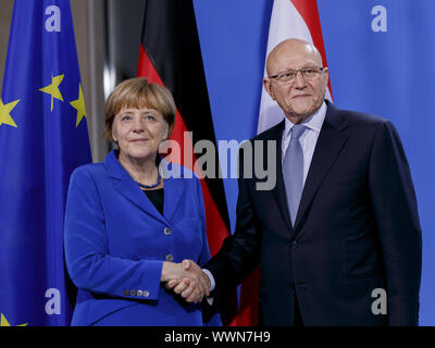 Merkel trifft Tammam Salam des Libanon in Berlin Stockfoto