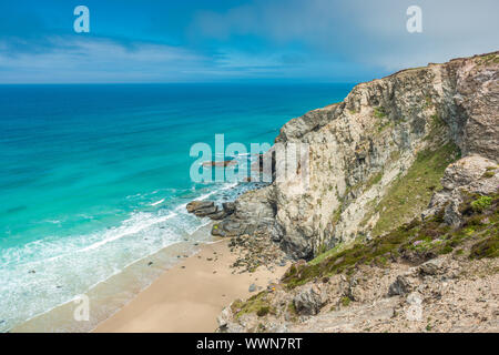 Atemberaubende Küstenlandschaft zwischen Porthtowan Strand und Chapel Porth auf der hl. Agnes Heritage Coast in Cornwall, England, Großbritannien. Stockfoto