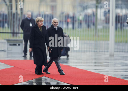 Merkel begrüßt Präsident von Afghanistan Aschraf Ghani Ahmadsai. Stockfoto