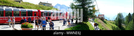 Blick von der Alp Grum Bahnhof, Schweiz Stockfoto