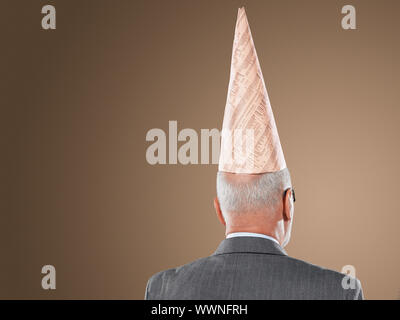 Unternehmer tragen Dunce Cap Stockfoto