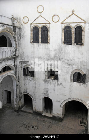 Innenhof in Elmina Castle, Ghana alias St George Schloss - ein wichtiger Knotenpunkt im trans-atlantischen Sklavenhandels Stockfoto