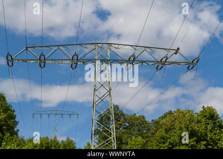 Energie Oberleitung Stockfoto