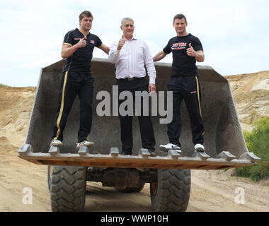 SES-Cheftrainer Dirk Dzemski, SES Promoter Ulf Steinforth und SES-Boxer Robert Stieglitz (ehemaliger WBO-Weltmeister im Supermitt Stockfoto