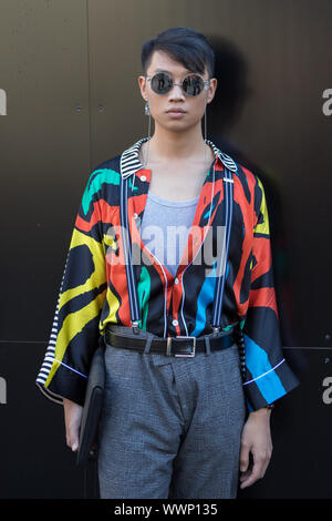 The Strand, London, UK. 14. September 2019. Modelle, Designer und wannabes tragen die neuesten Street Fashion während der London Fashion Week außerhalb des Store X, London. Stockfoto