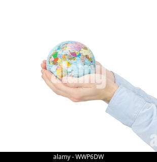 Hände-Betriebe Globe auf weiß Stockfoto