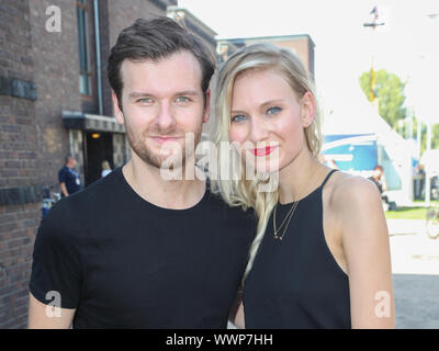 Glasperlenspiel (Daniel Grunenberg u Carolin Niemczyk) bei Stars kostenlos am 30.08.2015 in Magdeburg. Stockfoto