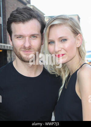 Glasperlenspiel (Daniel Grunenberg u Carolin Niemczyk) bei Stars kostenlos am 30.08.2015 in Magdeburg. Stockfoto