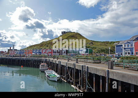 Helgoland, Deutschland. 07 Sep, 2019. Süd Hafen mit seinen bunten Hummer Ständen auf der Nordseeinsel Helgoland, auf 07.09.2019 | Verwendung der weltweiten Kredit genommen: dpa/Alamy leben Nachrichten Stockfoto