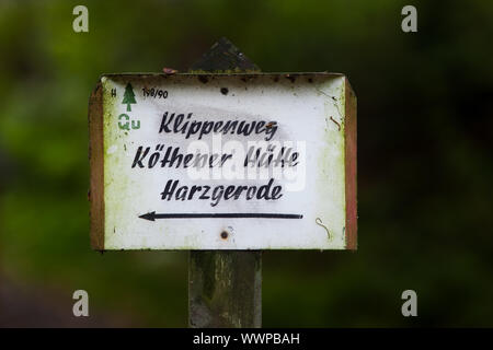 Alte Wanderweg Schilder im Selketal in der Nähe von ballenstedt Stockfoto