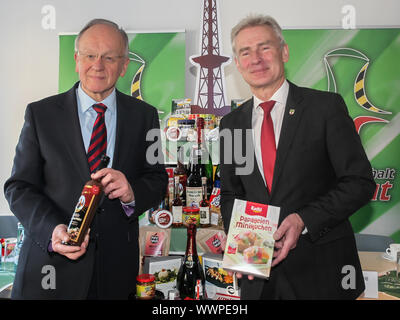 Dr. Hermann Onko Aeikens (Landwirtschafts- und Umweltminister von Mecklenburg-vorpommern) und Dr. Thomas Lange (Geschäftsführer Agrarm Stockfoto