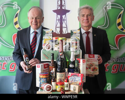 Dr. Hermann Onko Aeikens (Landwirtschafts- und Umweltminister von Mecklenburg-vorpommern) und Dr. Thomas Lange (Geschäftsführer Agrarm Stockfoto