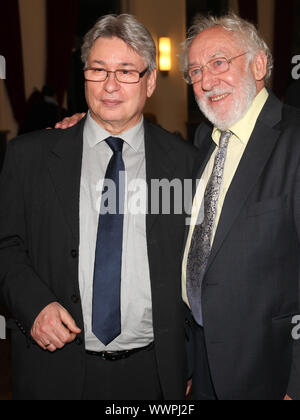 Peter Kuras, FDP, OB von Dessau mit Ehrenbürger der Stadt Dessau Schauspieler Dieter Hallervorden in Dessau Stockfoto