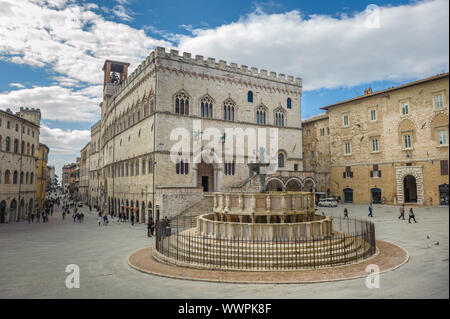 Fontana Maggiore auf der Piazza IV Novembre in Perugia, Umbrien, Italien Stockfoto