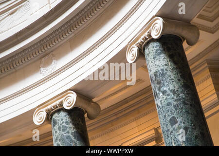 Washington DC, USA - 6. Juni 2019: Säulen im Inneren Nationalgalerie Stockfoto