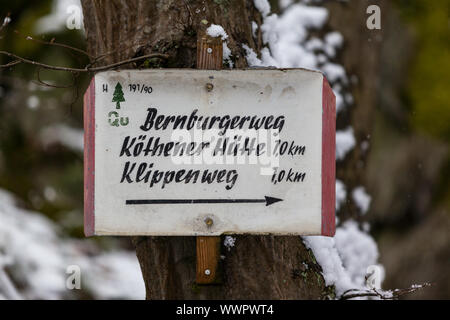 Anzeichen für Wanderwege im Harz Selketal Tal Stockfoto