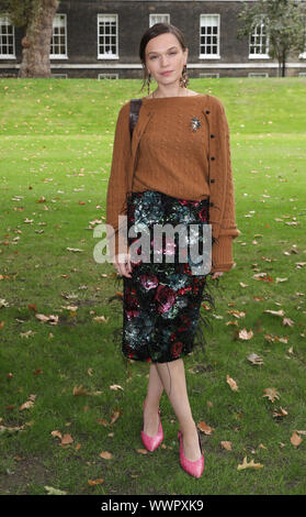 Anna Brewster am Erdem Frühjahr/Sommer 2020 London Fashion Week in Grays Inn Road, London. Stockfoto