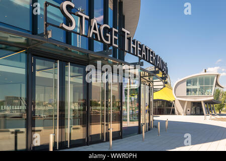 Eingang zum Musical Theater an der Elbe auf den Hafen von Hamburg Stockfoto