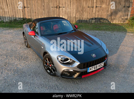 2018 Fiat 124 Abarth Spider. Stockfoto