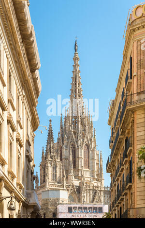 Turm von La Catedral de la Santa Creu i Santa Eulàlia, Barcelona Stockfoto